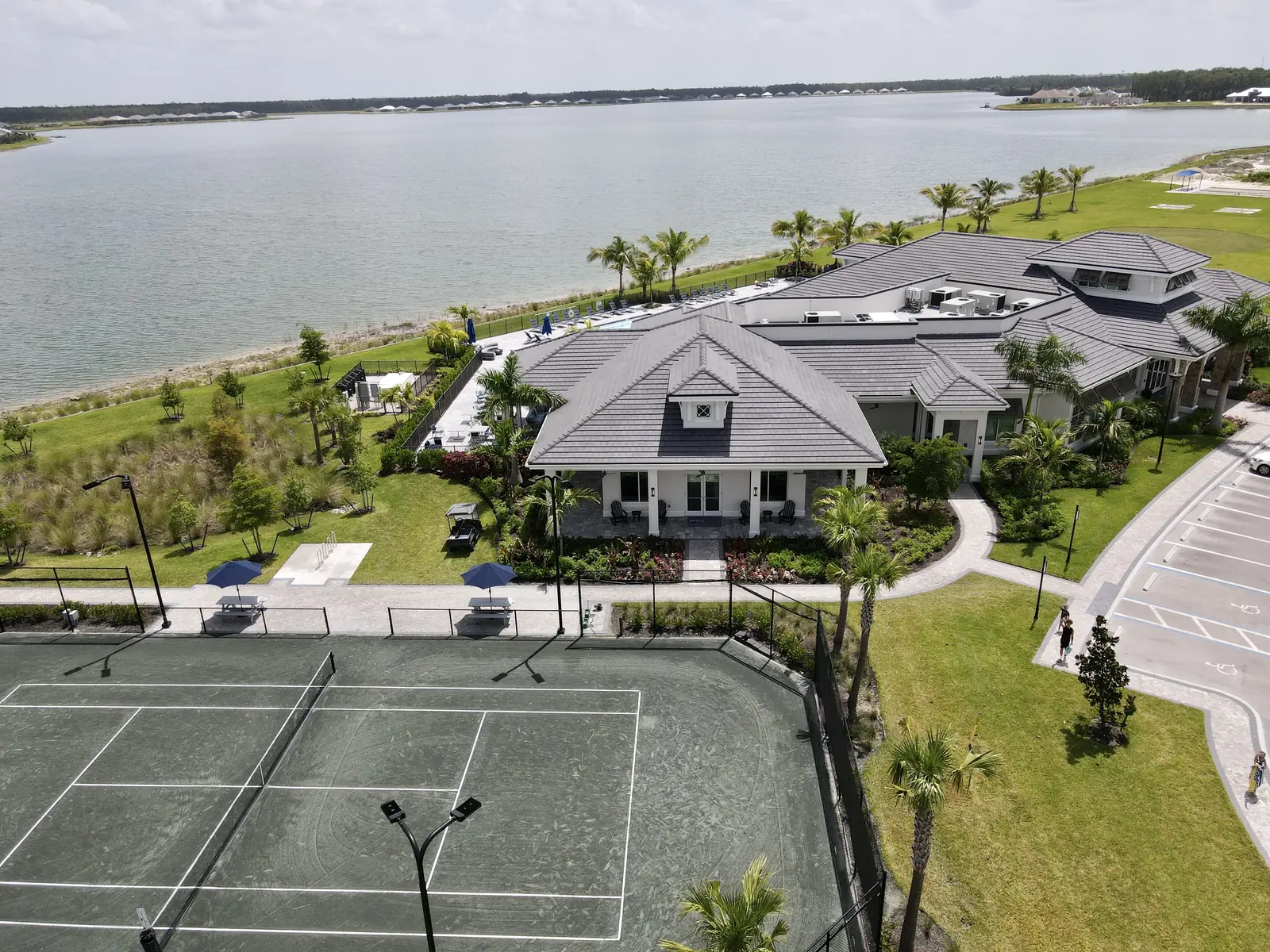 Tennis courts and Sports Club on the lakefront